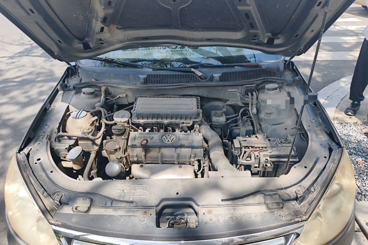Used Volkswagen Lavida 2011 1.6L Manual - Premium Edition Engine Bay