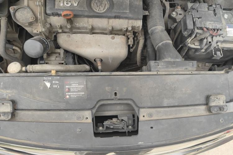 Used Volkswagen Lavida 2011 1.6L Manual - Premium Edition Engine Bay