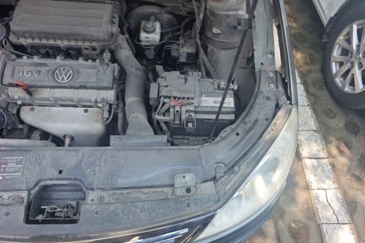 Used Volkswagen Lavida 2011 1.6L Manual - Premium Edition Engine Bay Left
