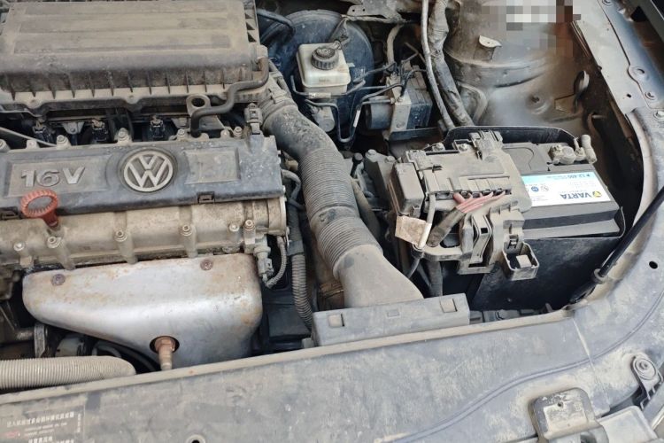 Used Volkswagen Lavida 2011 1.6L Automatic Premium Edition Engine Bay Left