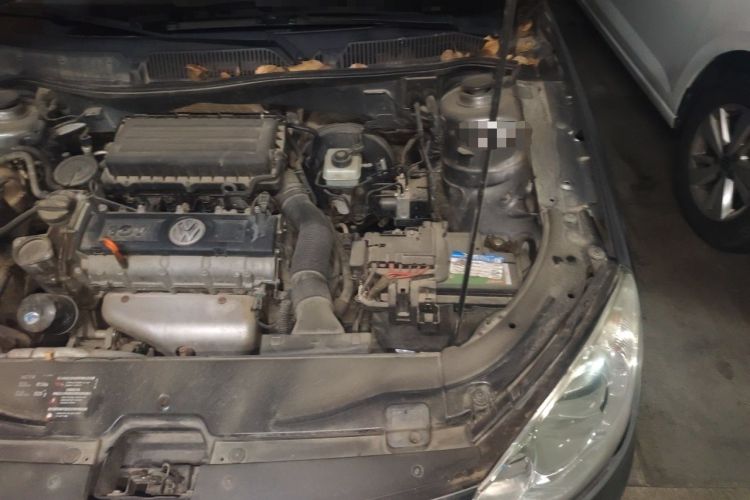 Used Volkswagen Lavida 2011 1.6L Automatic Premium Edition Engine Bay Left