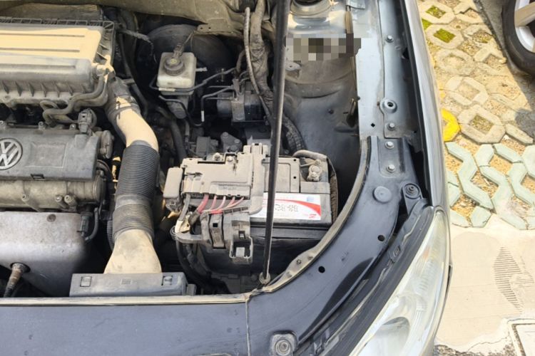 Used Volkswagen Lavida 2011 1.6L Automatic Premium Edition Engine Bay Left
