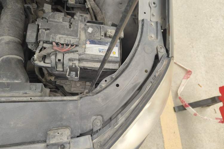 Used Volkswagen Lavida 2011 1.6L Manual - Premium Edition Engine Bay Left