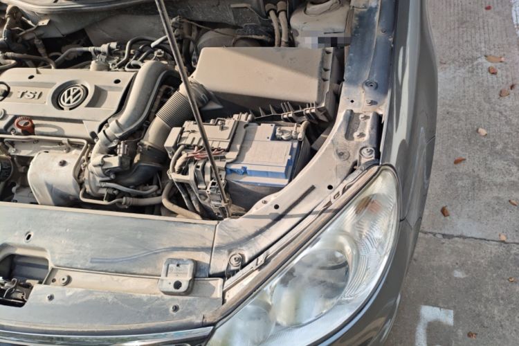 Used Volkswagen Lavida 2011 1.4 TSI DSG Prestige Edition Engine Bay Left