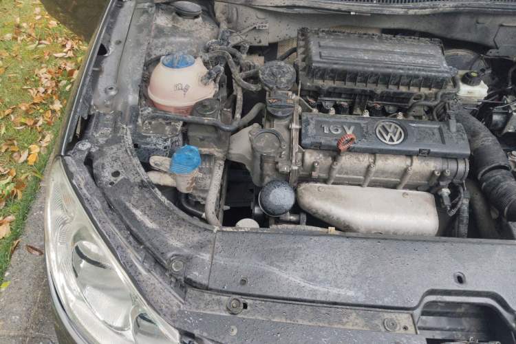 Used Volkswagen Lavida 2011 1.6L Manual Joy Version Engine Bay Right