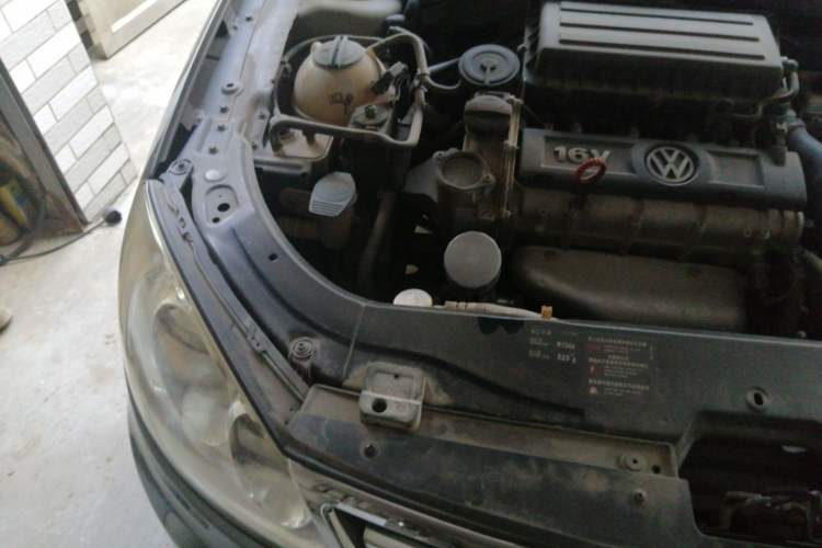 Used Volkswagen Lavida 2011 1.6L Automatic Premium Edition Engine Bay Right