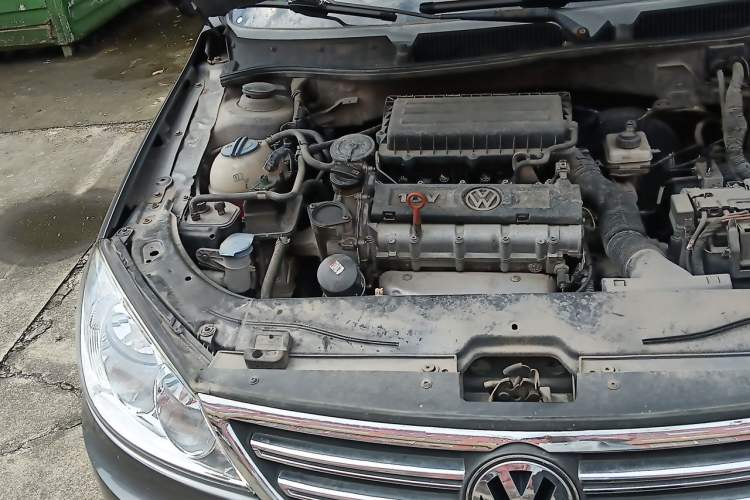 Used Volkswagen Lavida 2011 1.6L Automatic Pinxuan Edition Engine Bay Right