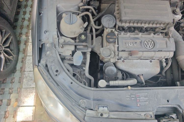 Used Volkswagen Lavida 2011 1.6L Manual - Premium Edition Engine Bay Right