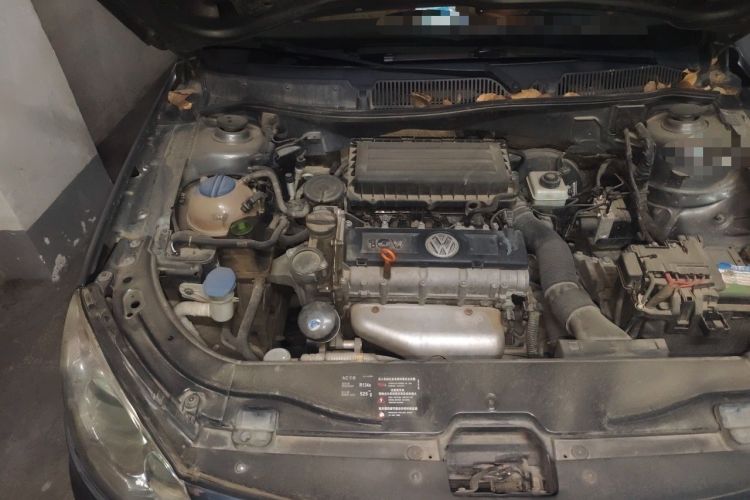 Used Volkswagen Lavida 2011 1.6L Automatic Premium Edition Engine Bay Right
