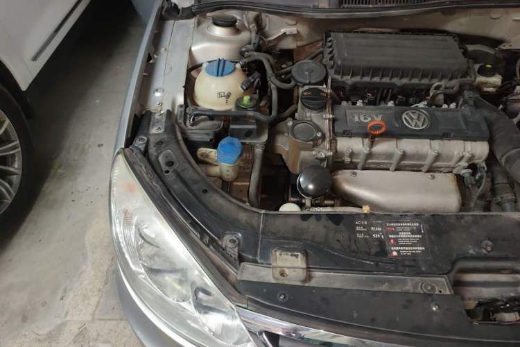 Used Volkswagen Lavida 2011 1.6L Automatic PinYou Edition Engine Bay Right