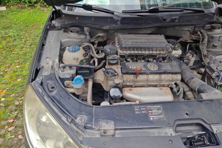 Used Volkswagen Lavida 2011 1.6L Automatic Premium Edition Engine Bay Right