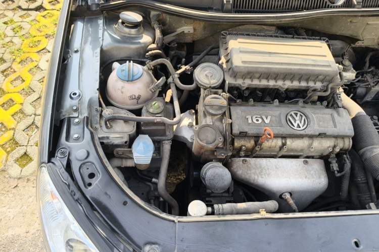 Used Volkswagen Lavida 2011 1.6L Automatic Premium Edition Engine Bay Right