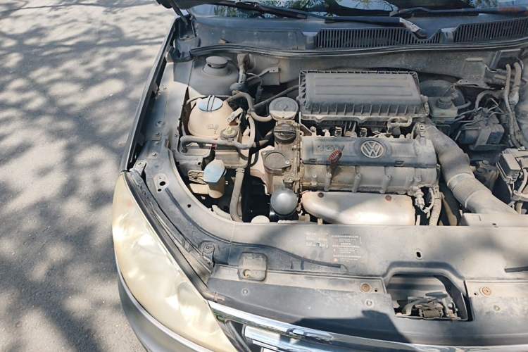 Used Volkswagen Lavida 2011 1.6L Manual - Premium Edition Engine Bay Right