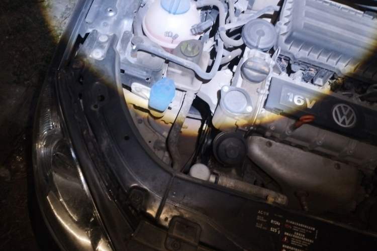 Used Volkswagen Lavida 2011 1.6L Manual Joy Version Engine Bay Right