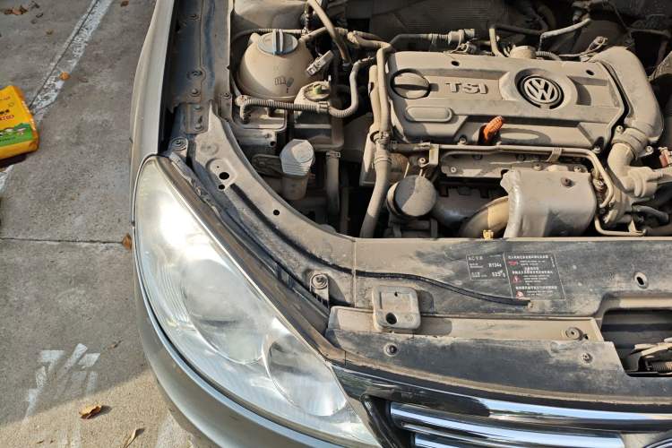 Used Volkswagen Lavida 2011 1.4 TSI DSG Prestige Edition Engine Bay Right