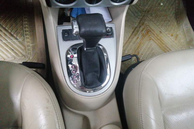 Used Volkswagen Lavida 2011 1.6L Automatic Premium Edition Gear Lever