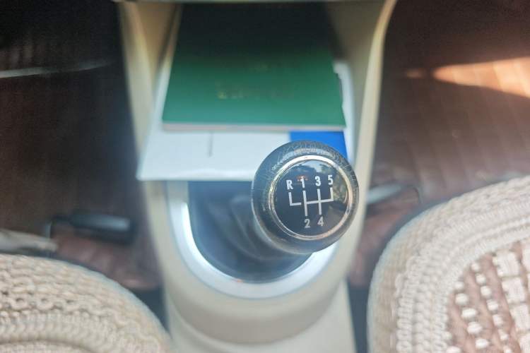 Used Volkswagen Lavida 2011 1.6L Manual - Premium Edition Gear Lever