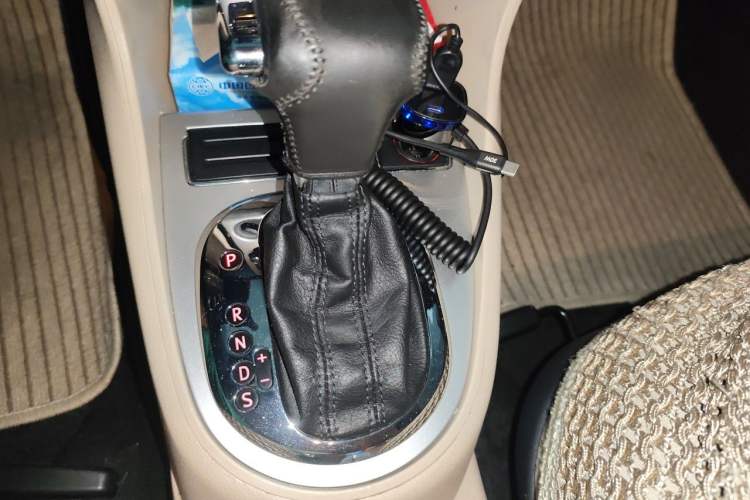 Used Volkswagen Lavida 2011 1.6L Automatic PinYou Edition Gear Lever
