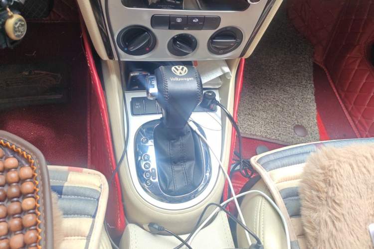Used Volkswagen Lavida 2011 1.6L Automatic Premium Edition Gear Lever