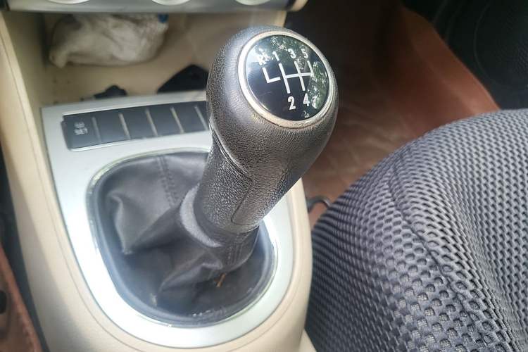 Used Volkswagen Lavida 2011 1.6L Manual - Premium Edition Gear Lever