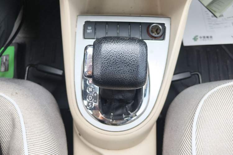 Used Volkswagen Lavida 2011 1.6L Automatic Premium Edition Gear Lever