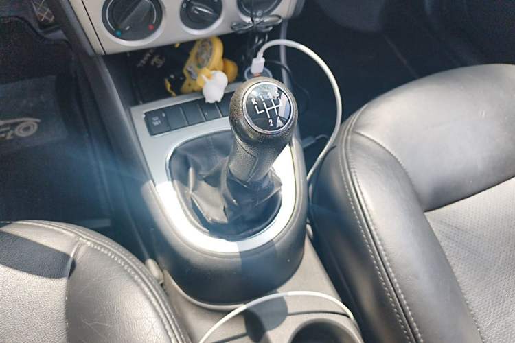 Used Volkswagen Lavida 2011 1.6L Manual - Premium Edition Gear Lever