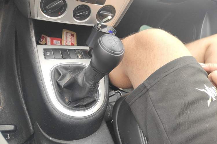 Used Volkswagen Lavida 2011 1.6L Manual - Premium Edition Gear Lever