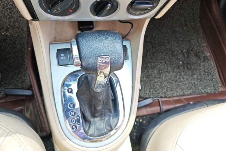 Used Volkswagen Lavida 2011 1.4 TSI DSG Prestige Edition Gear Lever