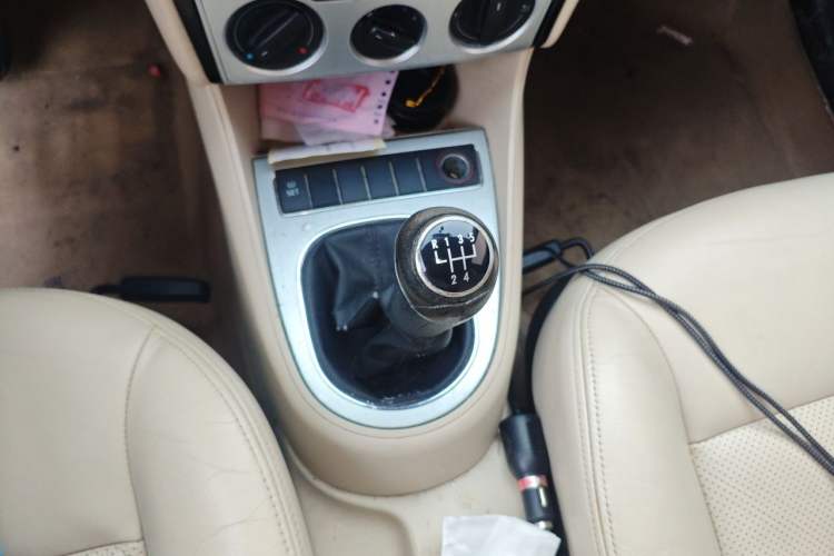 Used Volkswagen Lavida 2011 1.4 TSI Manual Prestige Edition Gear Lever