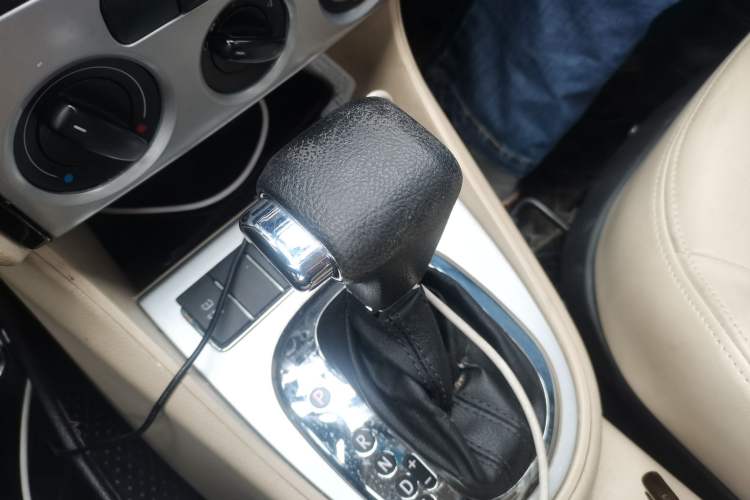 Used Volkswagen Lavida 2011 1.6L Automatic Premium Edition Gear Lever