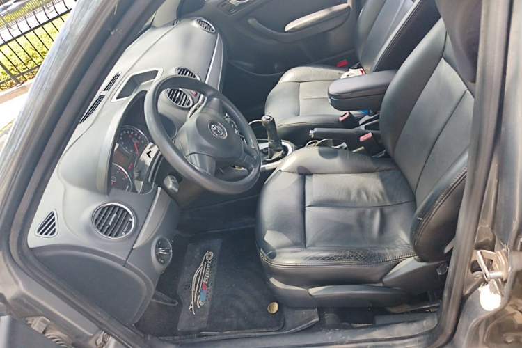 Used Volkswagen Lavida 2011 1.6L Manual - Premium Edition Left Front Seat