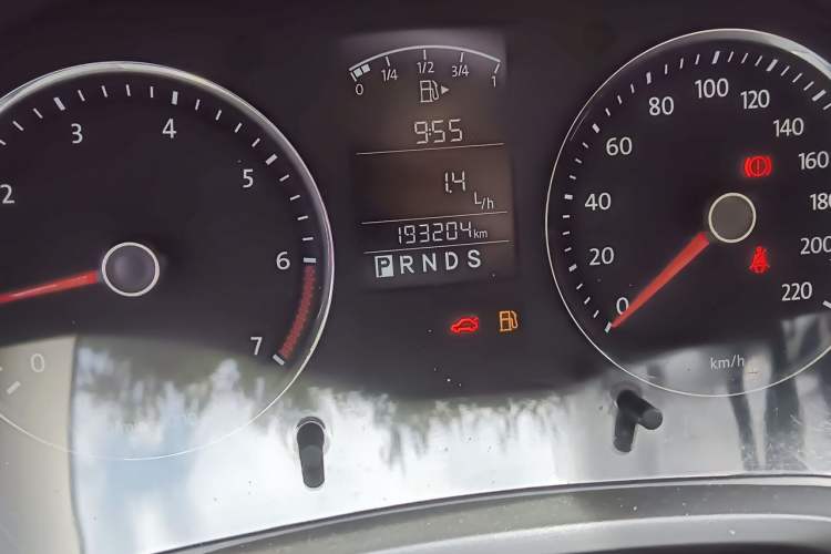 Used Volkswagen Lavida 2011 1.6L Automatic Pinxuan Edition Odometer Close Up