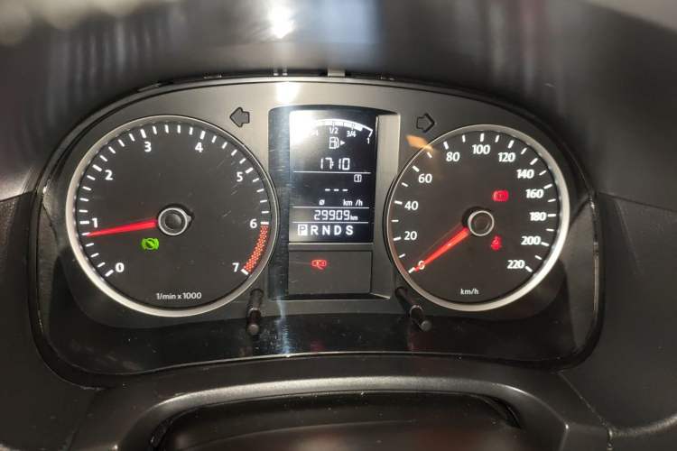 Used Volkswagen Lavida 2011 1.6L Automatic PinYou Edition Odometer Close Up