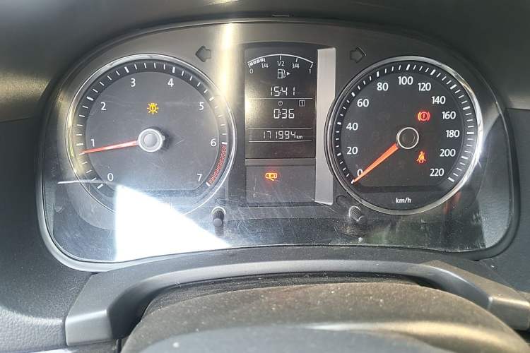 Used Volkswagen Lavida 2011 1.6L Manual - Premium Edition Odometer Close Up
