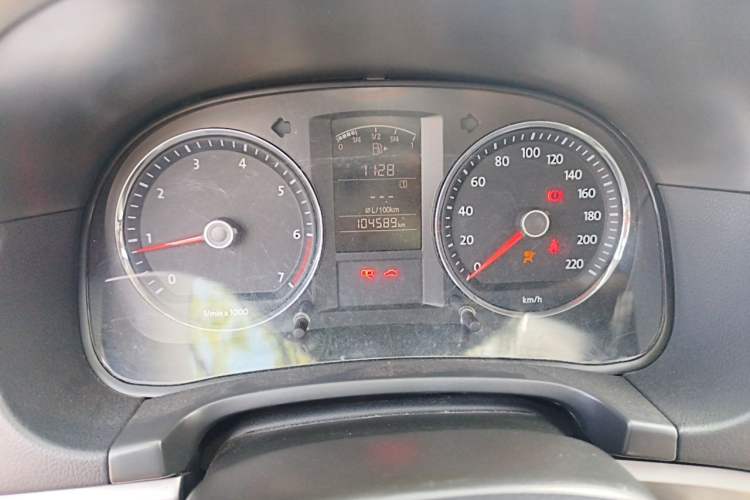 Used Volkswagen Lavida 2011 1.6L Manual - Premium Edition Odometer Close Up