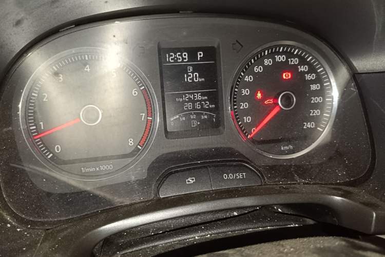 Used Volkswagen Lavida 2011 1.4 TSI DSG Prestige Edition Odometer Close Up