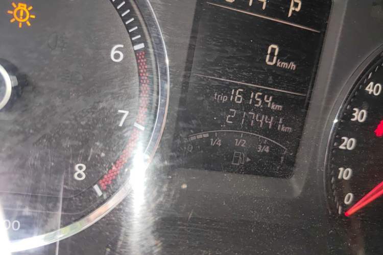 Used Volkswagen Lavida 2011 1.4 TSI DSG Prestige Edition Odometer Close Up
