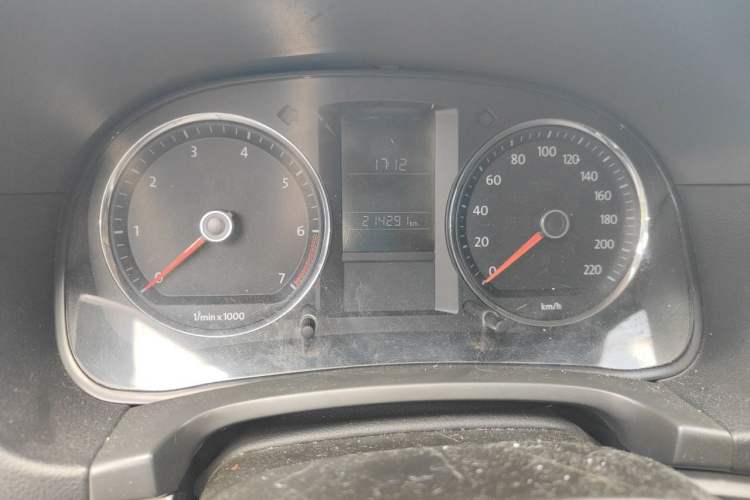 Used Volkswagen Lavida 2011 1.6L Manual - Premium Edition Odometer Close Up