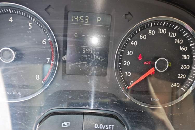 Used Volkswagen Lavida 2011 1.4 TSI DSG Prestige Edition Odometer Close Up