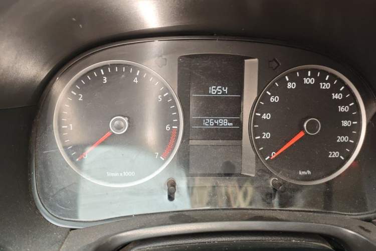 Used Volkswagen Lavida 2011 1.6L Manual Joy Version Odometer Close Up
