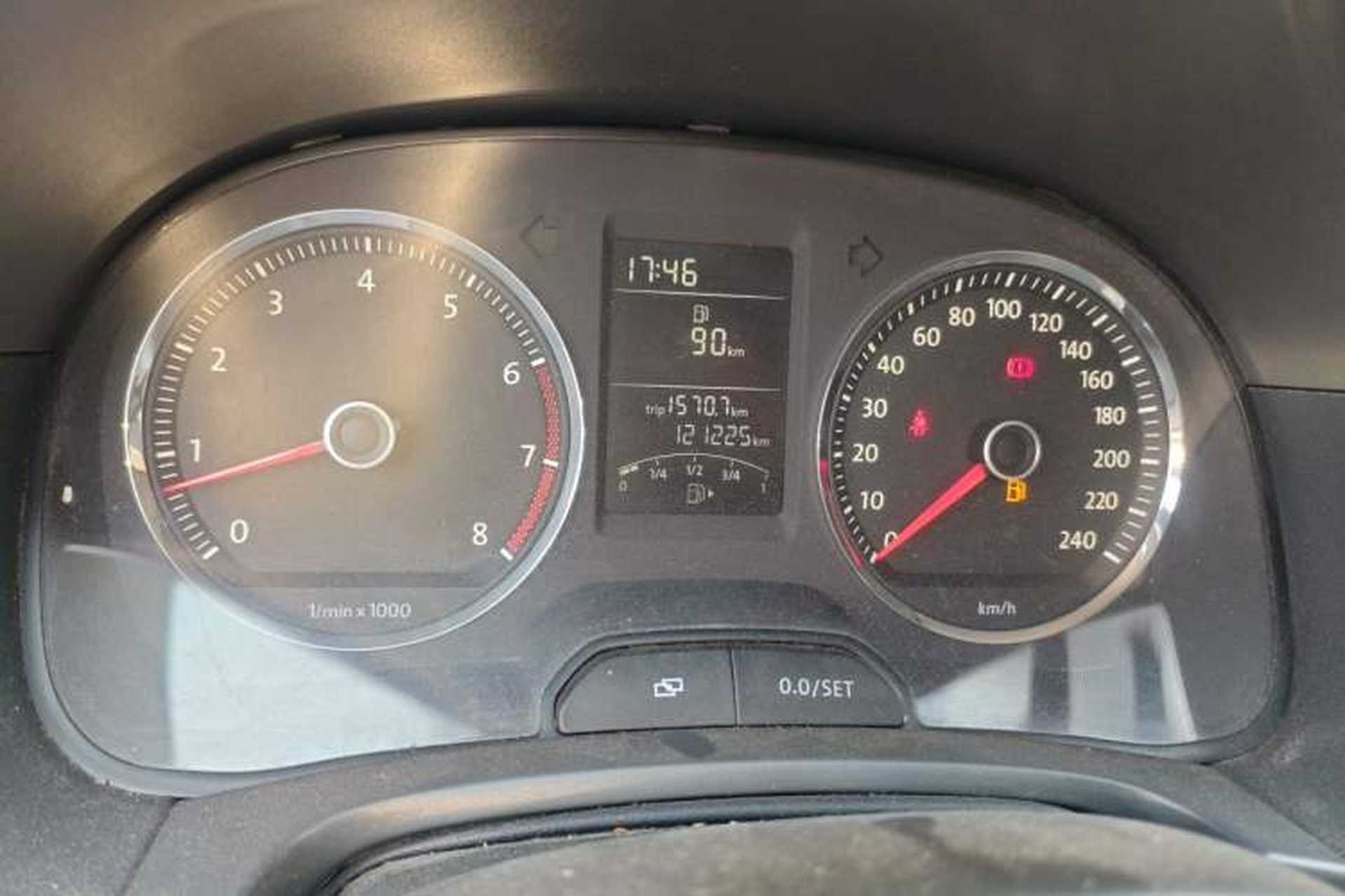 Used Volkswagen Lavida 2011 1.4 TSI Manual Prestige Edition Odometer Close Up
