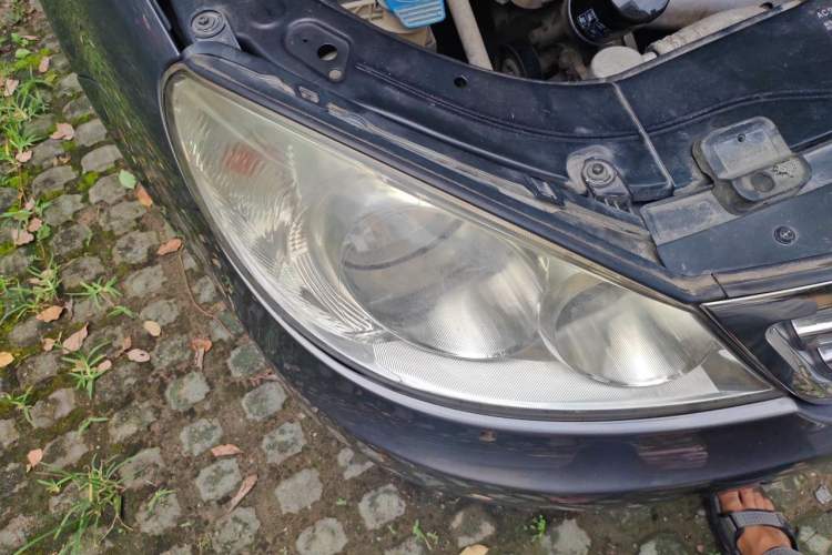 Used Volkswagen Lavida 2011 1.6L Automatic Premium Edition Right Front Headlight