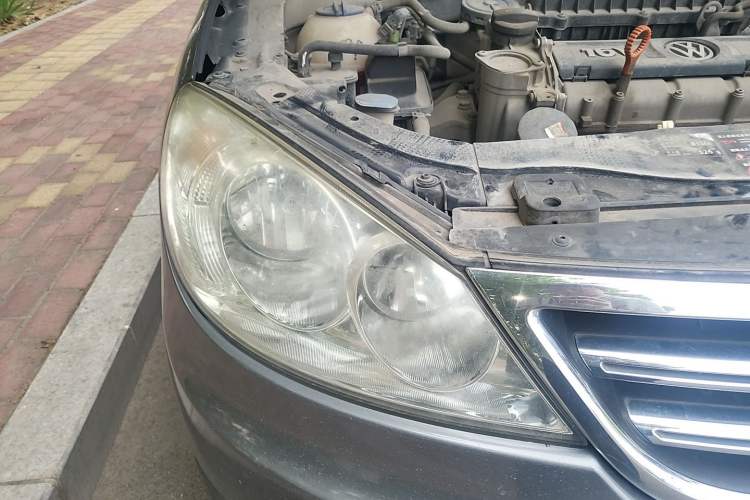 Used Volkswagen Lavida 2011 1.6L Manual - Premium Edition Right Front Headlight