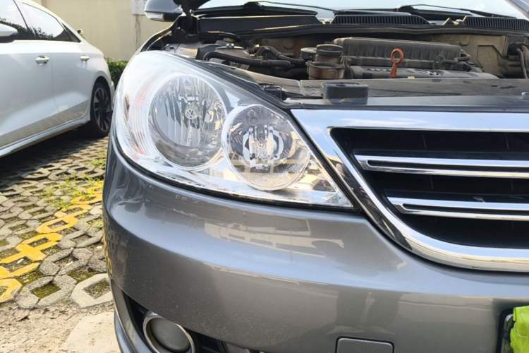 Used Volkswagen Lavida 2011 1.6L Automatic Premium Edition Right Front Headlight