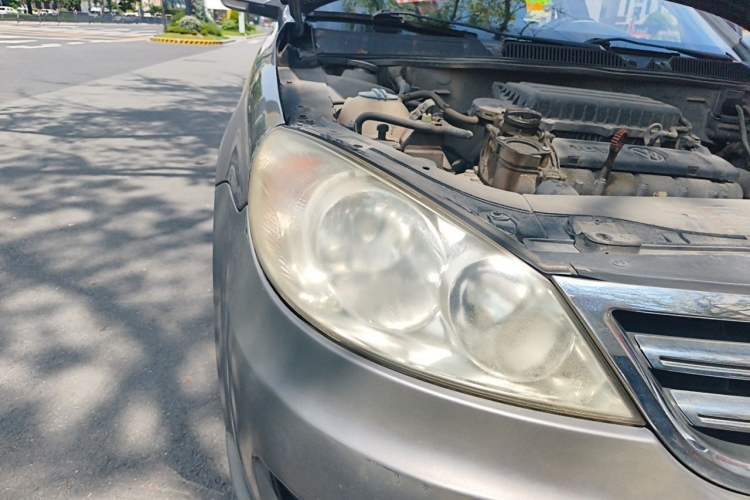 Used Volkswagen Lavida 2011 1.6L Manual - Premium Edition Right Front Headlight