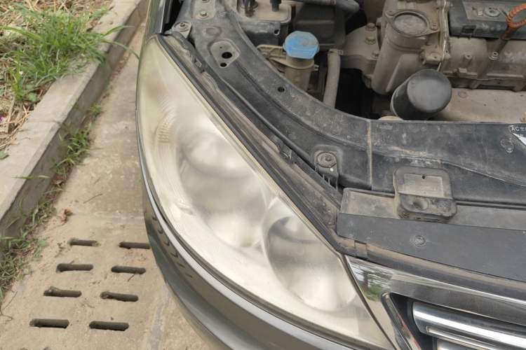 Used Volkswagen Lavida 2011 1.6L Manual - Premium Edition Right Front Headlight