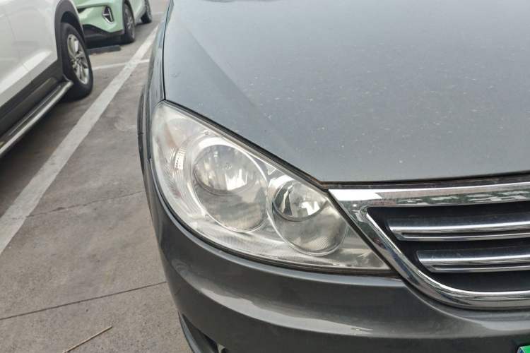 Used Volkswagen Lavida 2011 1.4 TSI Manual Prestige Edition Right Front Headlight
