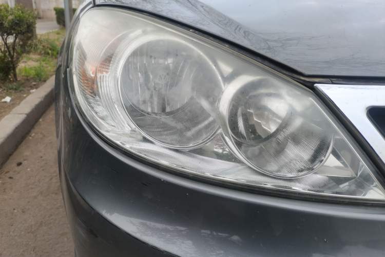 Used Volkswagen Lavida 2011 1.6L Automatic Premium Edition Right Front Headlight