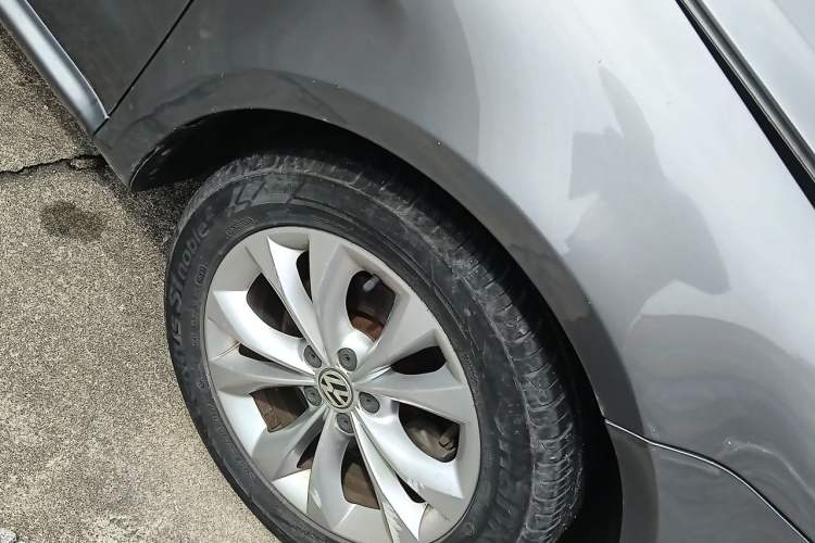 Used Volkswagen Lavida 2011 1.6L Automatic Pinxuan Edition Right Front Wheel Hub