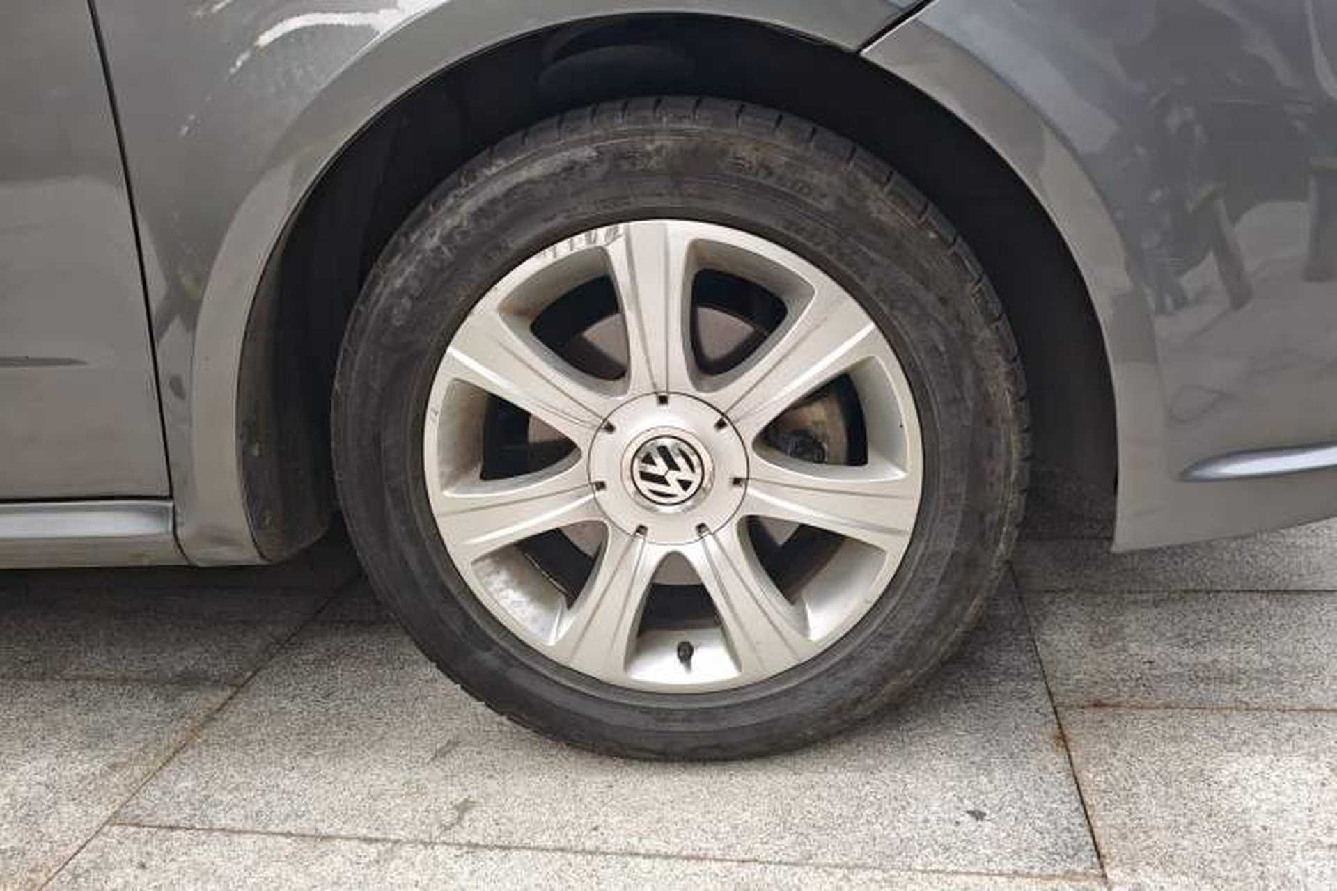 Used Volkswagen Lavida 2011 1.4 TSI DSG Prestige Edition Right Front Wheel Hub
